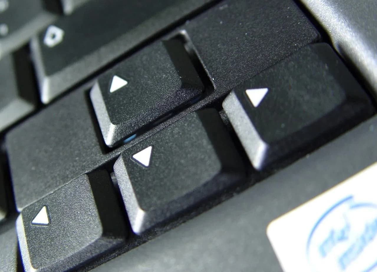 Get the First Value in a Array (with and without resetting the array pointer)